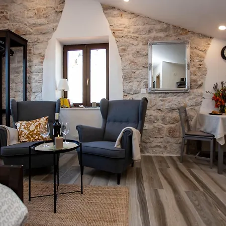 Diamadi-old Town Appartement