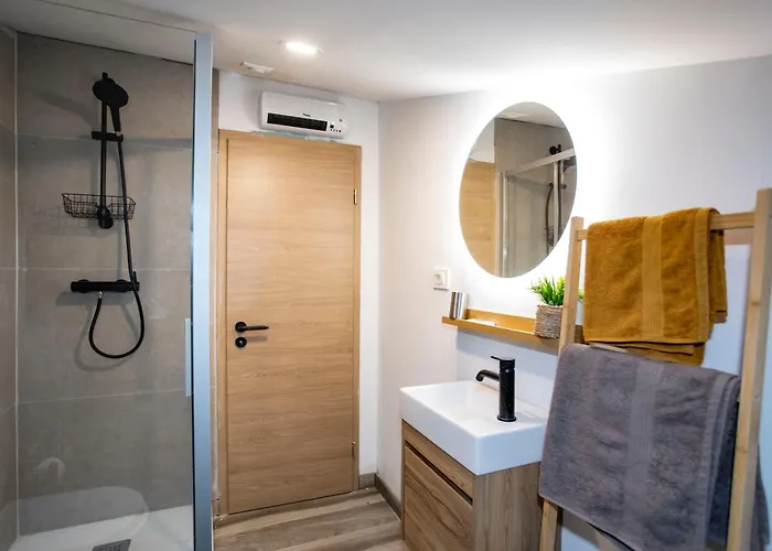 Diamadi-old Town רוביני